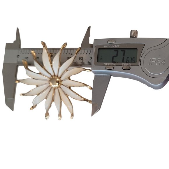 Trifari Crown Over T Gold Tone White Enamel Flower Petal Brooch Pin, Signed E460 - Picture 8 of 9